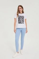 Jeansy rurki jasnoniebieskie. Niebieskie jeansy damskie MOODO. Za 139.99 zł.