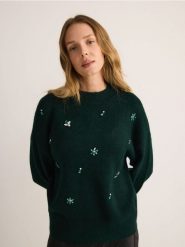 Sweter z dżetami - ciemnozielony. Zielone swetry damskie Reserved, l, bez wzorów, z dzianiny, bez kołnierzyka, bez ramiączek, bez kaptura. W wyprzedaży za 49.99 zł.