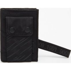 Portfel z brelokiem - Czarny. Portfele męskie marki Cropp. Za 49.99 zł.