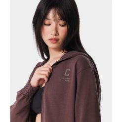 Rozpinana bluza sportowa dla kobiet Carpatree Varsity Chic. Brązowe bluzy sportowe damskie Carpatree, bez wzorów, na fitness i siłownię. W wyprzedaży za 229.49 zł.