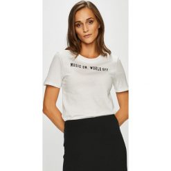 Only - Top Ava. Szare topy damskie Only, z nadrukiem, z bawełny, z okrągłym kołnierzem, z krótkim rękawem. W wyprzedaży za 29.90 zł.