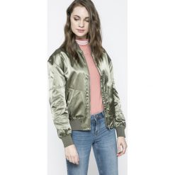 Calvin Klein Jeans - Kurtka Bomber. Kurtki damskie marki Calvin Klein Jeans. W wyprzedaży za 359.90 zł.