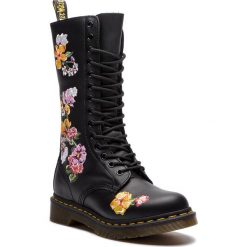 Glany DR. MARTENS - 1914 Vonda II 24062001 Black. Czarne kozaki damskie Dr. Martens, z materiału. Za 899.00 zł.