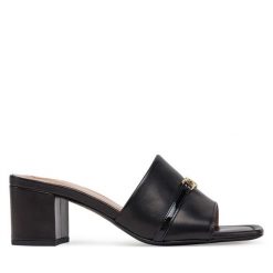Klapki LOVE MOSCHINO. Czarne klapki damskie Love Moschino, bez wzorów, bez obcasa. Za 529.99 zł.