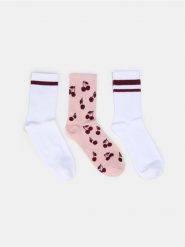 Prążkowane skarpetki z bawełną z motywem wiśni 3 pack - wielobarwny. Skarpety damskie Sinsay, bez wzorów, z bawełny. Za 12.99 zł.