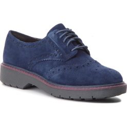 Oxfordy CLARKS - Alexa Darcy 261352444 Navy Suede. Niebieskie półbuty damskie Clarks, ze skóry. W wyprzedaży za 279.00 zł.