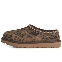 Kapcie Ugg Australian W Tasman Spotted Damskie. Brązowe kapcie damskie UGG, z aplikacjami, z gumy. Za 728.99 zł.