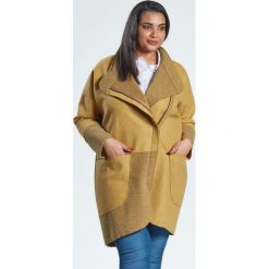 Musztardowy płaszcz Zosia dla puszystych OVERSIZE PLUS SIZE WIOSNA. Płaszcze damskie marki Moda Size Plus Iwanek. Za 189.00 zł.