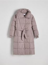 Długi pikowany płaszcz - jasnoszary. Szare płaszcze damskie Reserved, l, bez wzorów, z tkaniny, długie, bez kaptura. W wyprzedaży za 119.99 zł.