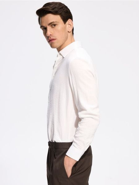Koszula regular fit - złamana biel. Koszule męskie Reserved, l, bez wzorów, z tkaniny, bez kołnierzyka, bez ramiączek. Za 129.99 zł.