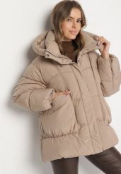 Beżowa Pikowana Kurtka o Kroju Oversize z Kapturem Galandia. Brązowe kurtki damskie Born2be, xl, bez wzorów, z jeansu, z kapturem. Za 199.99 zł.