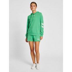 Szorty damskie Hummel Legacy. Zielone szorty sportowe damskie Hummel, bez wzorów, z dresówki, sportowe, do piłki nożnej. W wyprzedaży za 95.85 zł.