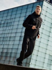 4F Bluza dresowa regular z kapturem męska 4F x Robert Lewandowski - czarna XXL. Czarne bluzy męskie 4f, m, z aplikacjami, z bawełny, z kapturem. Za 299.99 zł.