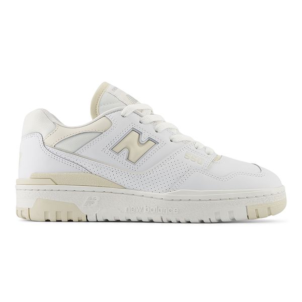Buty damskie New Balance BBW550BK – białe. Białe obuwie sportowe damskie New Balance, bez wzorów, z materiału. Za 299.99 zł.