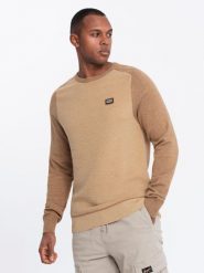 Męski bawełniany sweter z naszywką i raglanowymi rękawami – brązowy V4 OM-SWSW-0121 - XXL. Brązowe swetry przez głowę męskie Ombre Clothing, l, z aplikacjami, z bawełny, bez kołnierzyka. Za 125.99 zł.