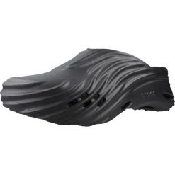 Sandały CROCS 210521C Czarny. Czarne sandały męskie Crocs, z gumy, bez zapięcia. Za 314.99 zł.
