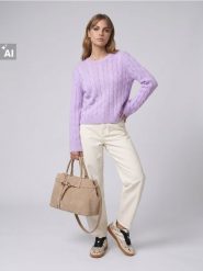 Sweter z wiskozą z ozdobnym splotem - fioletowy. Fioletowe swetry damskie Sinsay, l, bez wzorów, z wiskozy, bez kołnierzyka, bez ramiączek, bez kaptura. Za 49.99 zł.