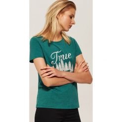 T-shirt z nadrukiem - Turkusowy. T-shirty damskie marki House. W wyprzedaży za 19.99 zł.