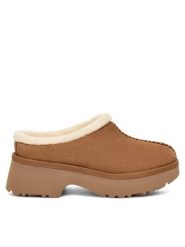 Ugg Klapki W New Heights Cozy Clog 1162510 Brązowy. Brązowe klapki damskie UGG, bez wzorów, ze skóry, bez obcasa. Za 629.99 zł.