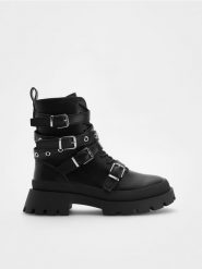 Botki z ozdobnymi paskami - czarny. Czarne botki damskie Reserved, ze skóry, bez obcasa, bez zapięcia. W wyprzedaży za 65.99 zł.