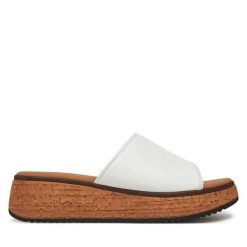Klapki Gabor. Białe klapki damskie Gabor, bez wzorów, bez obcasa. Za 379.99 zł.
