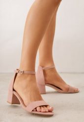 Jasnoróżowe Basicowe Sandały na Słupku Vices z Paskiem Wokół Kostki Varhira. Czerwone sandały damskie Renee, bez wzorów, z satyny, bez obcasa, na obcasie, bez zapięcia. Za 79.99 zł.