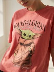 Koszulka z nadrukiem Star Wars Mandalorian - pomarańczowy. Brązowe t-shirty damskie Sinsay, l, bez wzorów, retro, bez kołnierzyka. Za 39.99 zł.