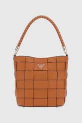 GUESS Brązowa torebka damska Maylee Bucket. Brązowe torebki do ręki damskie Guess, z aplikacjami, ze skóry ekologicznej, klasyczne, bez dodatków. W wyprzedaży za 445.99 zł.