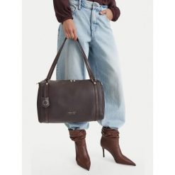 Torebka Nine West. Brązowe torebki do ręki damskie Nine West, bez wzorów, klasyczne, bez dodatków. Za 259.99 zł.