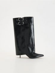 Skórzane kozaki z podwójną cholewką - czarny. Czarne kozaki damskie Reserved, ze skóry, przed kolano, bez obcasa, na obcasie. W wyprzedaży za 319.99 zł.