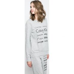 Calvin Klein Underwear - Bluza piżamowa. Szare piżamy damskie Calvin Klein Underwear, z nadrukiem, z bawełny. W wyprzedaży za 179.90 zł.