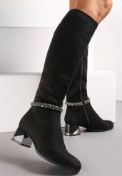 Czarne Kozaki z Imitacji Zamszu z Paskiem z Cyrkonii i Metalicznym Słupkiem Grettamia. Czarne kozaki damskie Renee, bez obcasa, na obcasie. Za 124.99 zł.