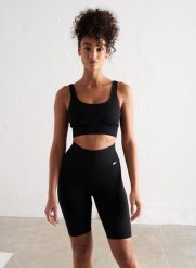 Damskie kolarki prążkowane, bezszwowe, z wysokim stanem, squat proof czarne. Czarne szorty sportowe damskie Aim'n, xl, bez wzorów, z dzianiny, z podwyższonym stanem, na fitness i siłownię. Za 139.20 zł.