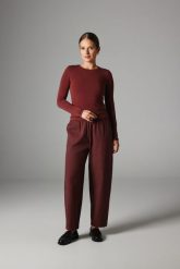 SPODNIE PILAR BORDOWE M - Flawless. Czerwone spodnie materiałowe damskie Flawless, m, bez wzorów, z materiału. Za 459.00 zł.