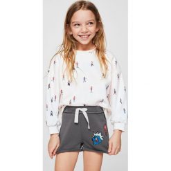Mango Kids - Szorty dziecięce Perandy 104-164 cm. Spodenki dla dziewczynek Mango Kids, z haftami, z bawełny, casualowe. W wyprzedaży za 29.90 zł.
