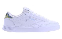 Buty do chodzenia damskie Reebok Court Advance. Białe obuwie sportowe damskie Reebok, bez wzorów, z materiału, trekkingowe. Za 320.00 zł.