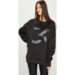 Calvin Klein Performance - Bluza. Czarne bluzy damskie Calvin Klein Performance, l, bez wzorów, z dzianiny, bez kaptura. W wyprzedaży za 429.90 zł.