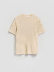 Strukturalny t-shirt regular fit - beżowy. Brązowe t-shirty męskie Reserved, l, bez wzorów, z dzianiny, bez kołnierzyka. Za 79.99 zł.