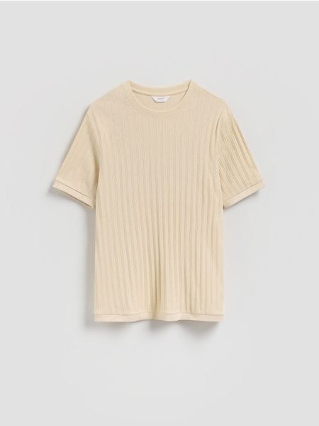 Strukturalny t-shirt regular fit - beżowy. Brązowe t-shirty męskie Reserved, l, bez wzorów, z dzianiny, bez kołnierzyka. Za 79.99 zł.