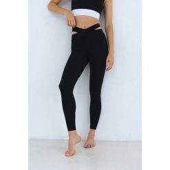 Legginsy do jogi Moonholi Belly Button z długimi nogawkami. Czarne bielizna termoaktywna damska MOONHOLI, xl, bez wzorów, bez ramiączek, długie. Za 259.00 zł.