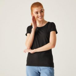 Koszulka damska Carlie. Czarne koszulki sportowe damskie Regatta, s, bez wzorów, sportowe, bez kołnierzyka. W wyprzedaży za 49.99 zł.