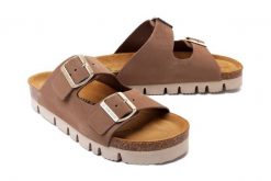 DR. BRINKMANN 700348-08 beige, klapki damskie. Brązowe klapki damskie Dr. Brinkmann, bez wzorów, ze skóry, bez obcasa. Za 294.90 zł.