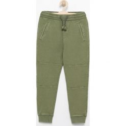 Spodnie dresowe - Khaki. Brązowe spodenki niemowlęce Reserved, l, bez wzorów, z dresówki. Za 59.99 zł.