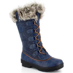 Kozaki zimowe "Olivia" w kolorze granatowym. Niebieskie kozaki damskie Kimberfeel, z materiału, bez obcasa. W wyprzedaży za 329.95 zł.