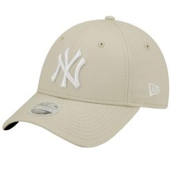 Czapka z daszkiem damska New Era wmns 9FORTY New York Yankees Cap. Białe czapki i kapelusze damskie New Era, bez wzorów, sportowe. Za 156.50 zł.