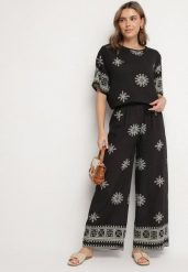 Czarny Wiskozowy Komplet w Stylu Boho z Haftem T-shirt i Szerokie Spodnie Zevanya. Czarne spodnie materiałowe damskie Born2be, l, z aplikacjami, z wiskozy. Za 84.99 zł.