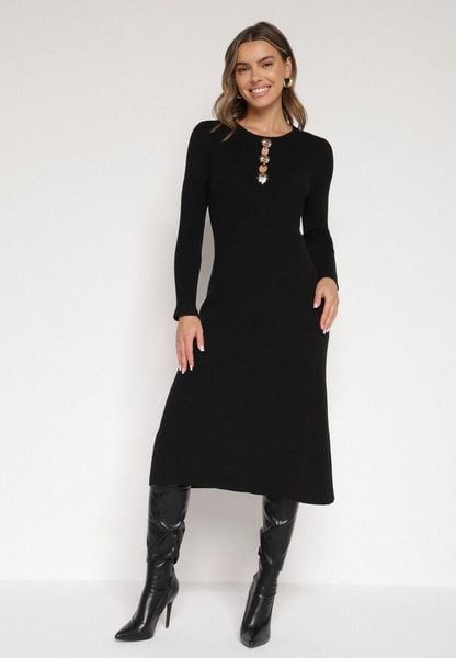 Czarna Dopasowana Sukienka z Prążkowanej Dzianiny z Wiskozą z Aplikacjami Tusmana. Czarne sukienki damskie Born2be, do pracy, m, z aplikacjami, z dzianiny, biznesowe, bez kołnierzyka, bez ramiączek, midi, dopasowane. Za 159.99 zł.