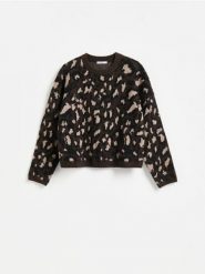 Sweter w zwierzęcy wzór - wielobarwny. Swetry damskie Reserved, l, bez wzorów, z dzianiny, bez kołnierzyka, bez ramiączek, bez kaptura. Za 139.99 zł.