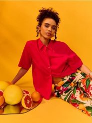 Wiskozowe spodnie wide leg z nadrukiem kwiatowym - wielobarwny. Spodnie materiałowe damskie Sinsay, l, bez wzorów, z wiskozy. Za 39.99 zł.