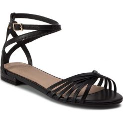 Sandały GUESS - Ramzie FL6RZE LEA03 BLACK. Czarne klapki damskie Guess, z aplikacjami, ze skóry ekologicznej, bez obcasa, na obcasie, bez zapięcia. W wyprzedaży za 399.00 zł.